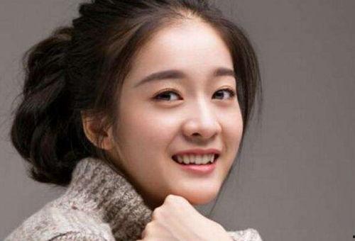 有小虎牙明星,微笑中的星光熠熠